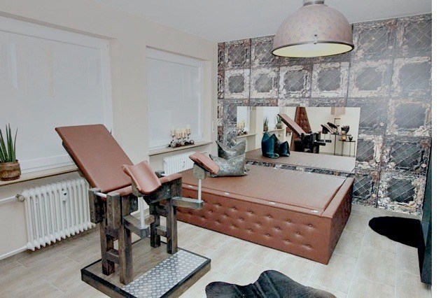 Lady Eve Exklusives Bizarr - & Domina Mietstudio - Brothel in Nuremberg, Germany