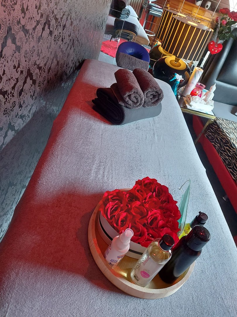 Cindy & Yaya Im Atelier - Erotic Massage in Ravensburg, Germany