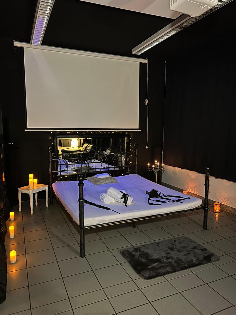 Tantra Massage Deluxe Regensburg - Erotic Massage in Regensburg, Germany