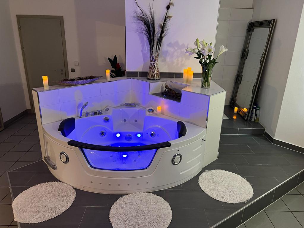 Tantra Massage Deluxe Regensburg - Erotic Massage in Regensburg, Germany