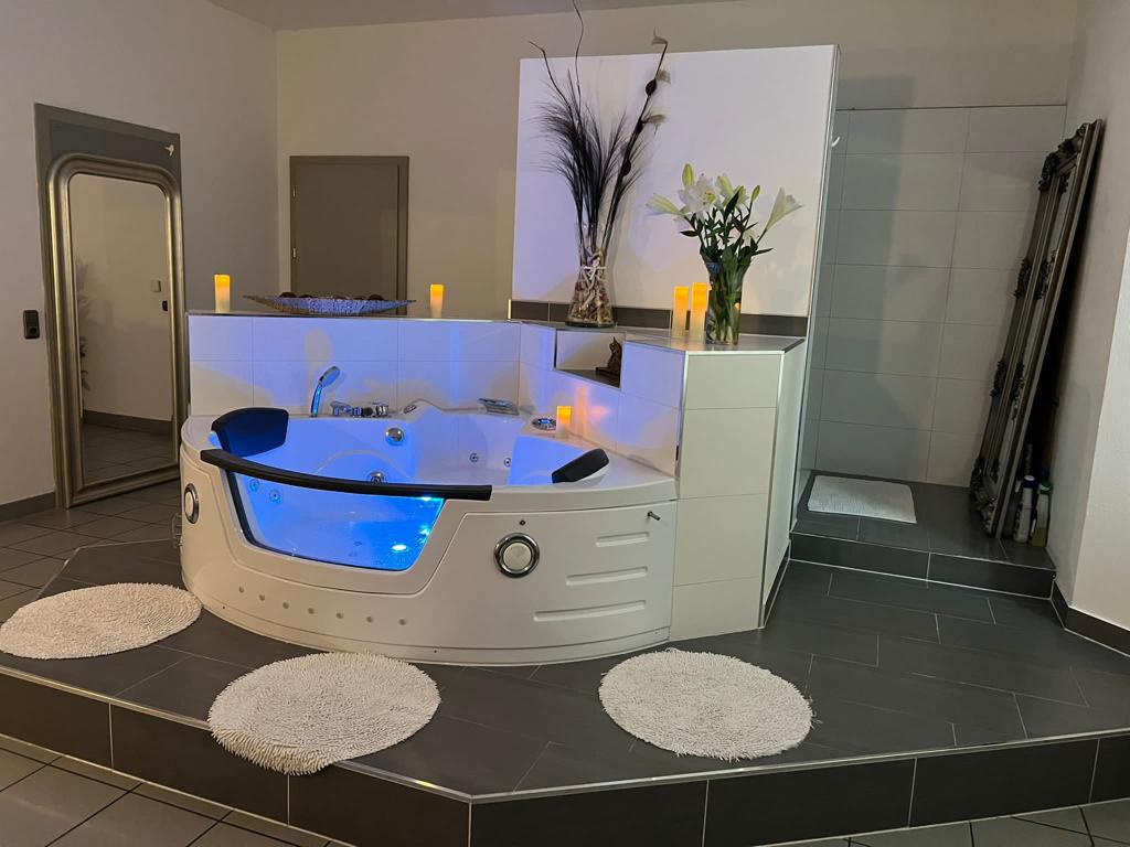 Tantra Massage Deluxe Regensburg - Erotic Massage in Regensburg, Germany