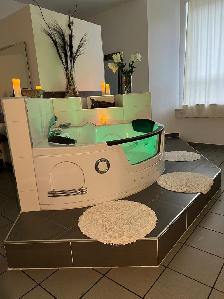Tantra Massage Deluxe Regensburg - Erotic Massage in Regensburg, Germany