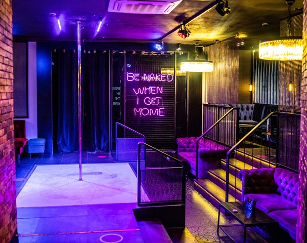Стриптиз-клуб Zависть Flirt Bar - in ,