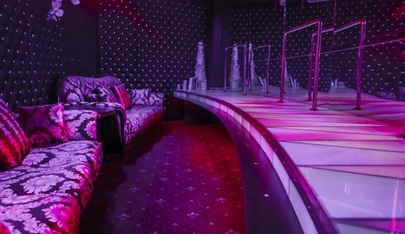 Yar Shou-Klub - in ,