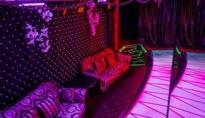 Yar Shou-Klub - in ,