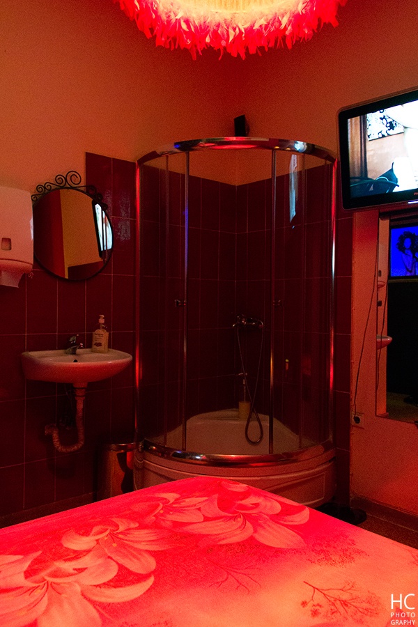 Sex Studio Sunflower 82 - Brothel in Athens, Greece