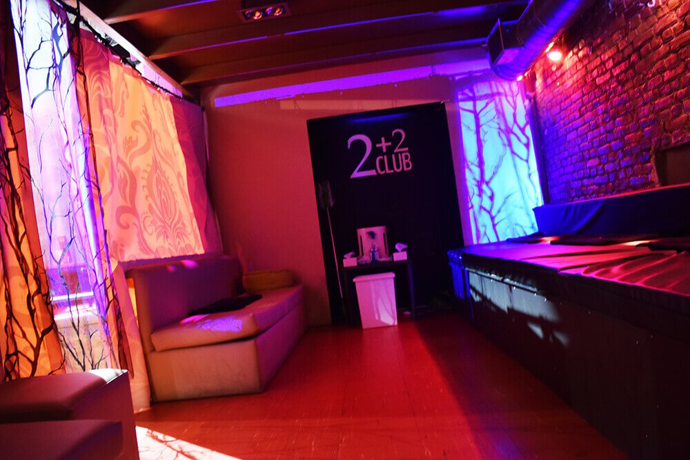2+2 Swingers House - Swinger Club in Pireas, Greece