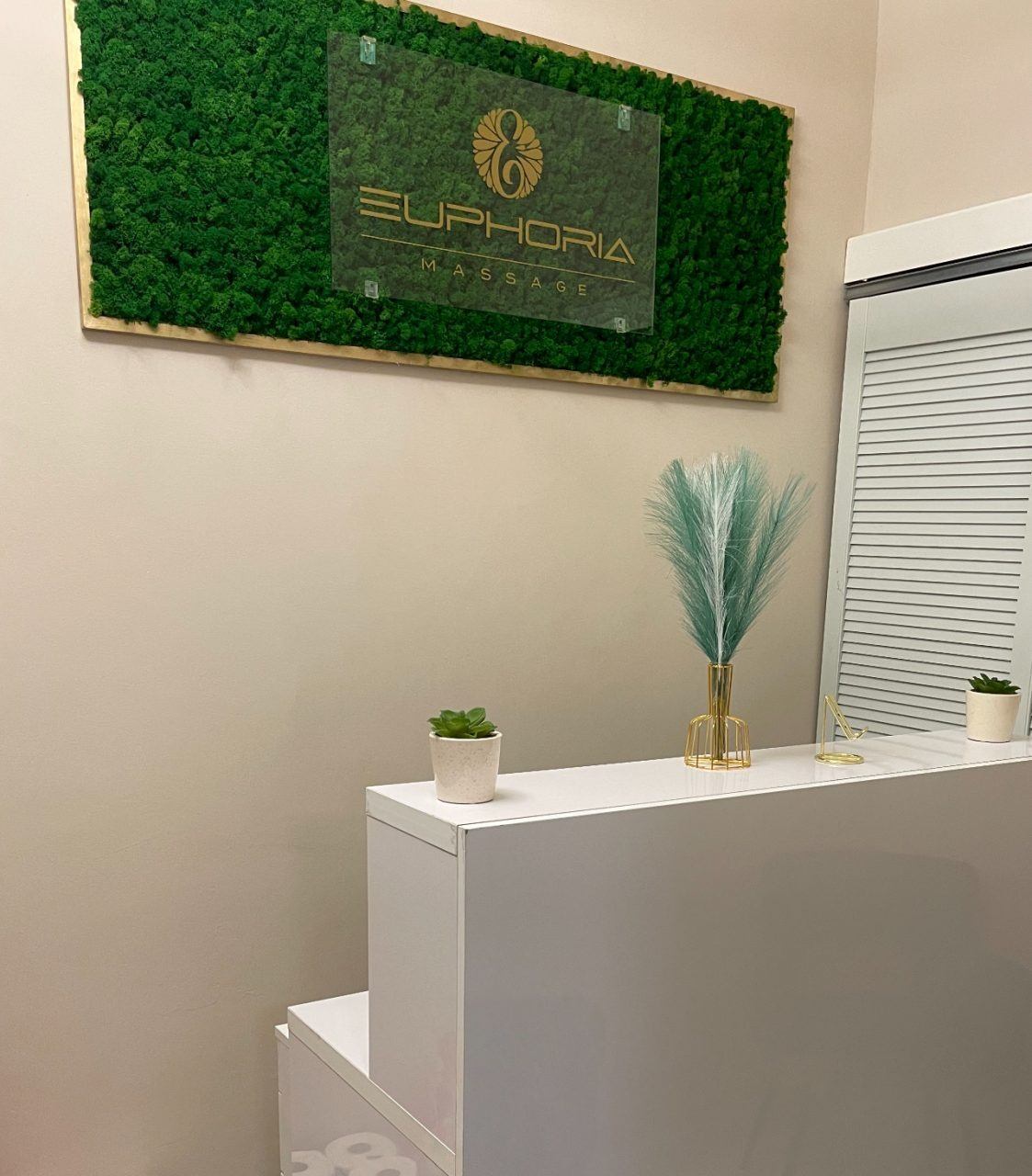 Euphoria Massage - Erotic Massage in Budapest, Hungary
