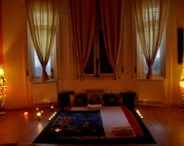 Ezüst Szalon - Erotic Massage in Budapest, Hungary