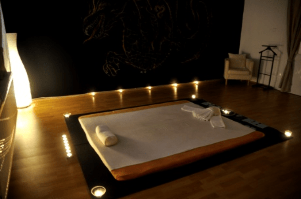 Ezüst Szalon - Erotic Massage in Budapest, Hungary