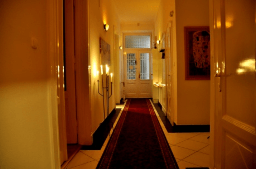 Ezüst Szalon - Erotic Massage in Budapest, Hungary