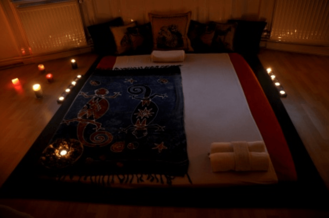 Ezüst Szalon - Erotic Massage in Budapest, Hungary