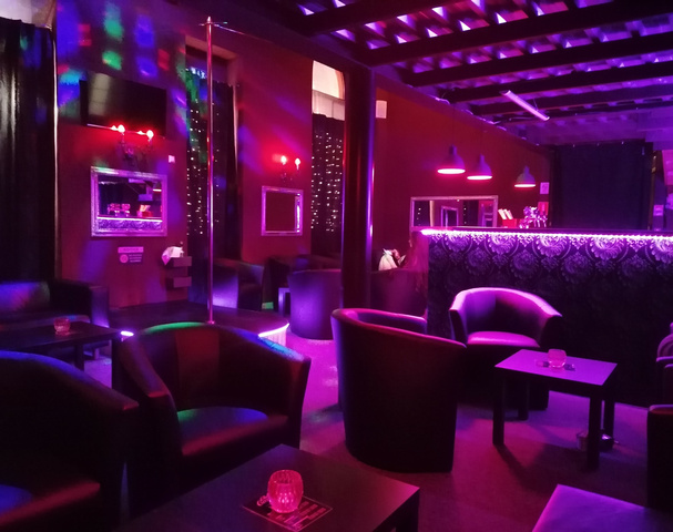 Club Candy/Gentlemen's Lounge - Nightclub in Budapest, Hungary