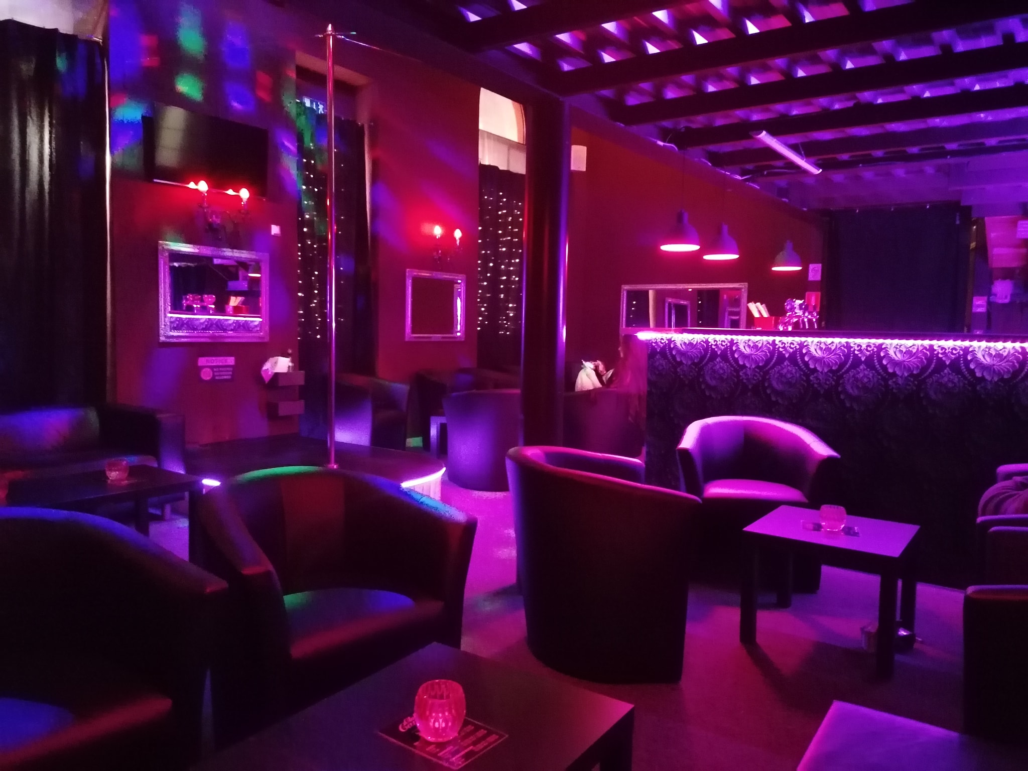 Club Candy/Gentlemen's Lounge - Nightclub in Budapest, Hungary