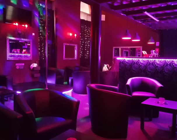 Club Dolly - Gentlemen's Club / Safe/Free Entrance - Nightclub in Budapest, Hungary