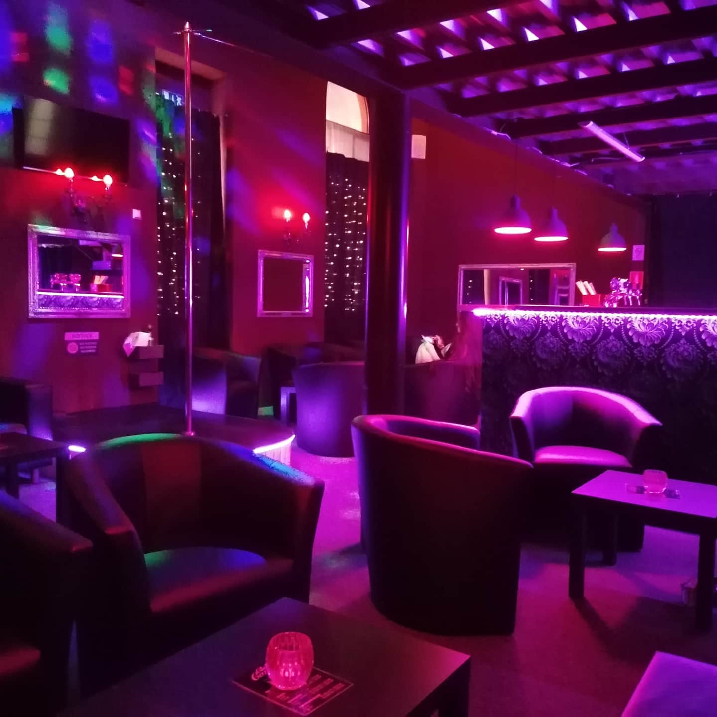 Club Dolly - Gentlemen's Club / Safe/Free Entrance - Nightclub in Budapest, Hungary