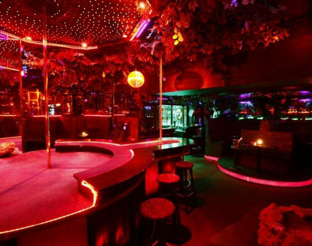 Dolce Vita Bar - Nightclub in Budapest, Hungary