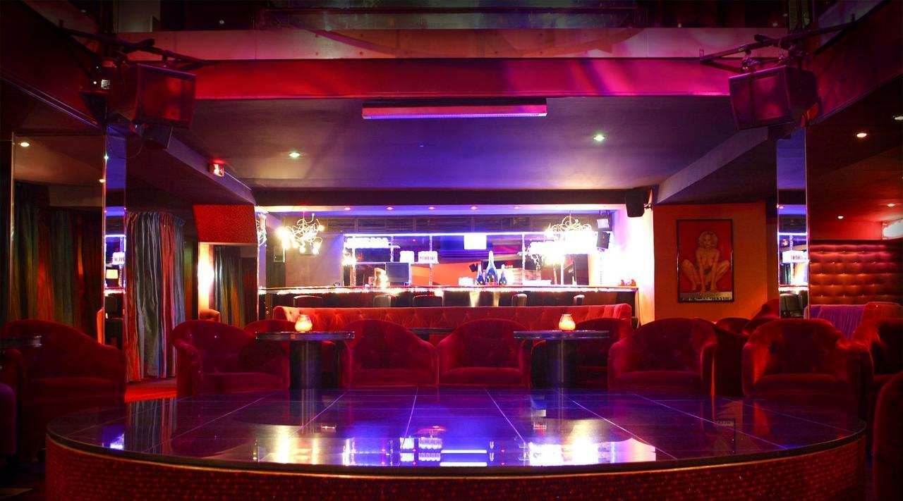Dolls Club Gentlemen's Club - Budapest - Nightclub in Budapest, Hungary