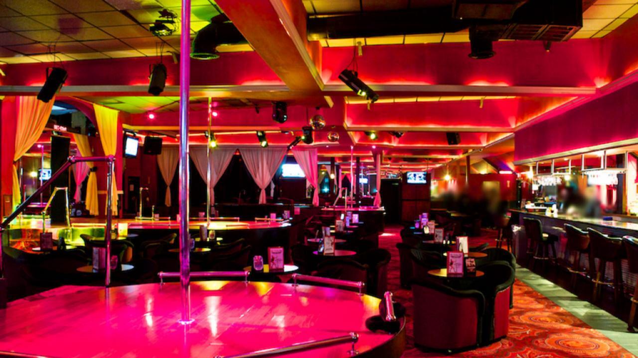 Dolls Club Gentlemen's Club - Budapest - Nightclub in Budapest, Hungary