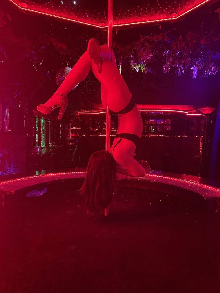 Dolls Club Gentlemen's Club - Budapest - Nightclub in Budapest, Hungary