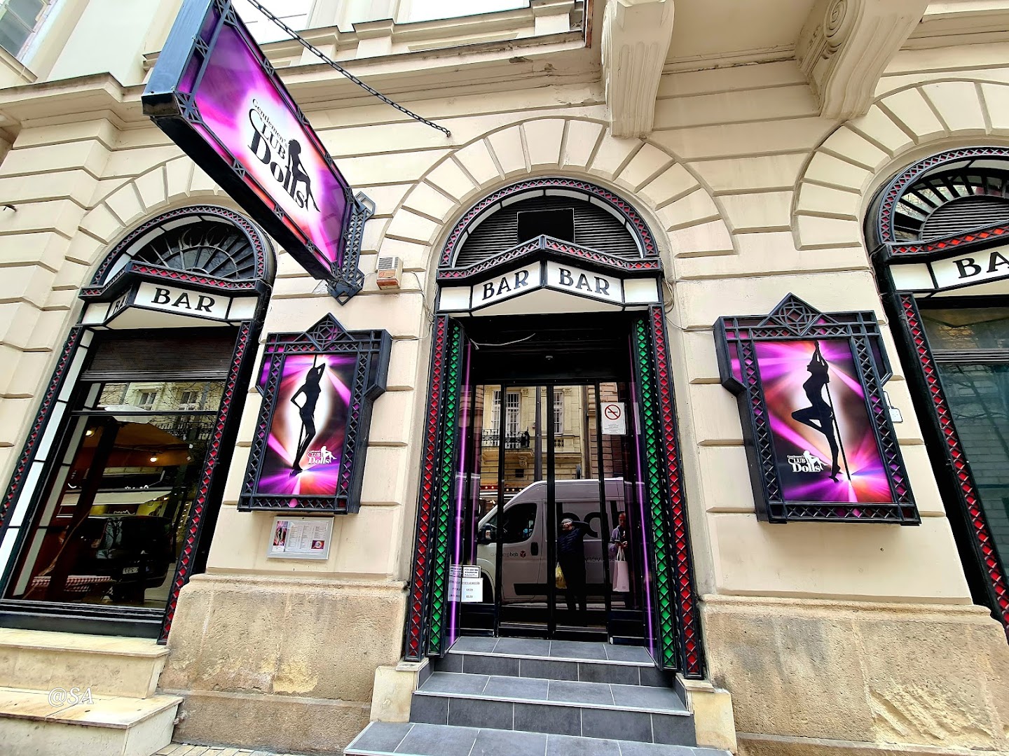 Dolls Club Gentlemen's Club - Budapest - Nightclub in Budapest, Hungary