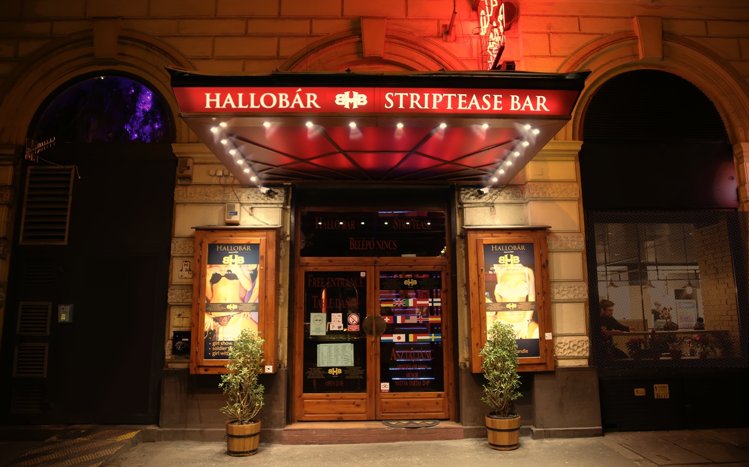 Hallobár Budapest Striptease Bar - Nightclub in Budapest, Hungary