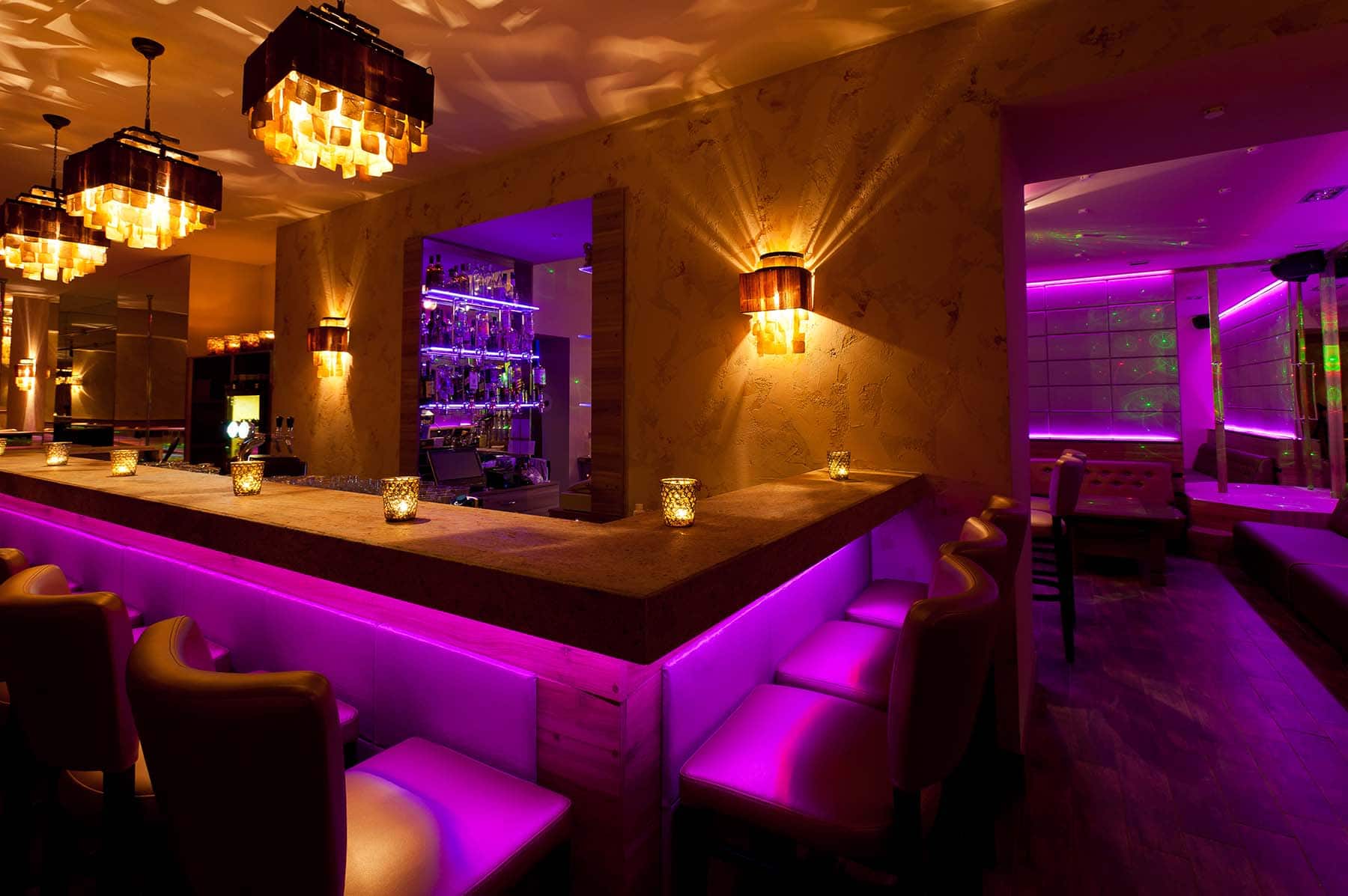 Marilyn Night Club | Gentlemen's Club, Striptease Bar - Nightclub in Budapest, Hungary