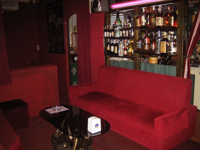 Zug Bar - Nightclub in Budapest, Hungary