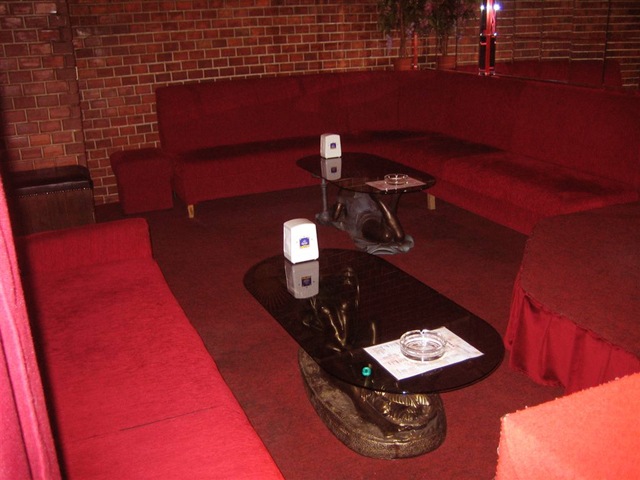 Zug Bar - Nightclub in Budapest, Hungary