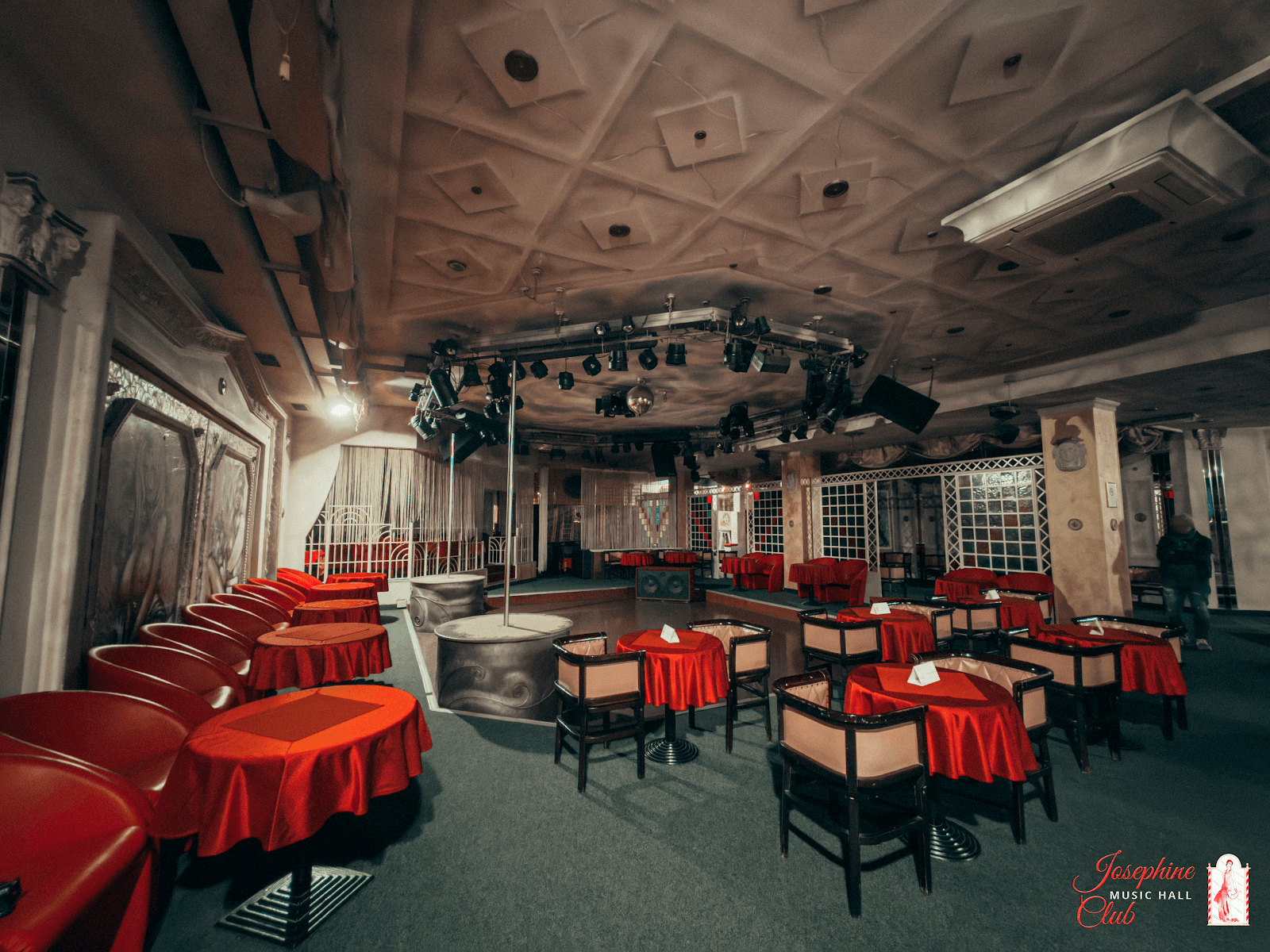 Josephine Night Club Music Hall - Nightclub in Castelfidardo, Italy
