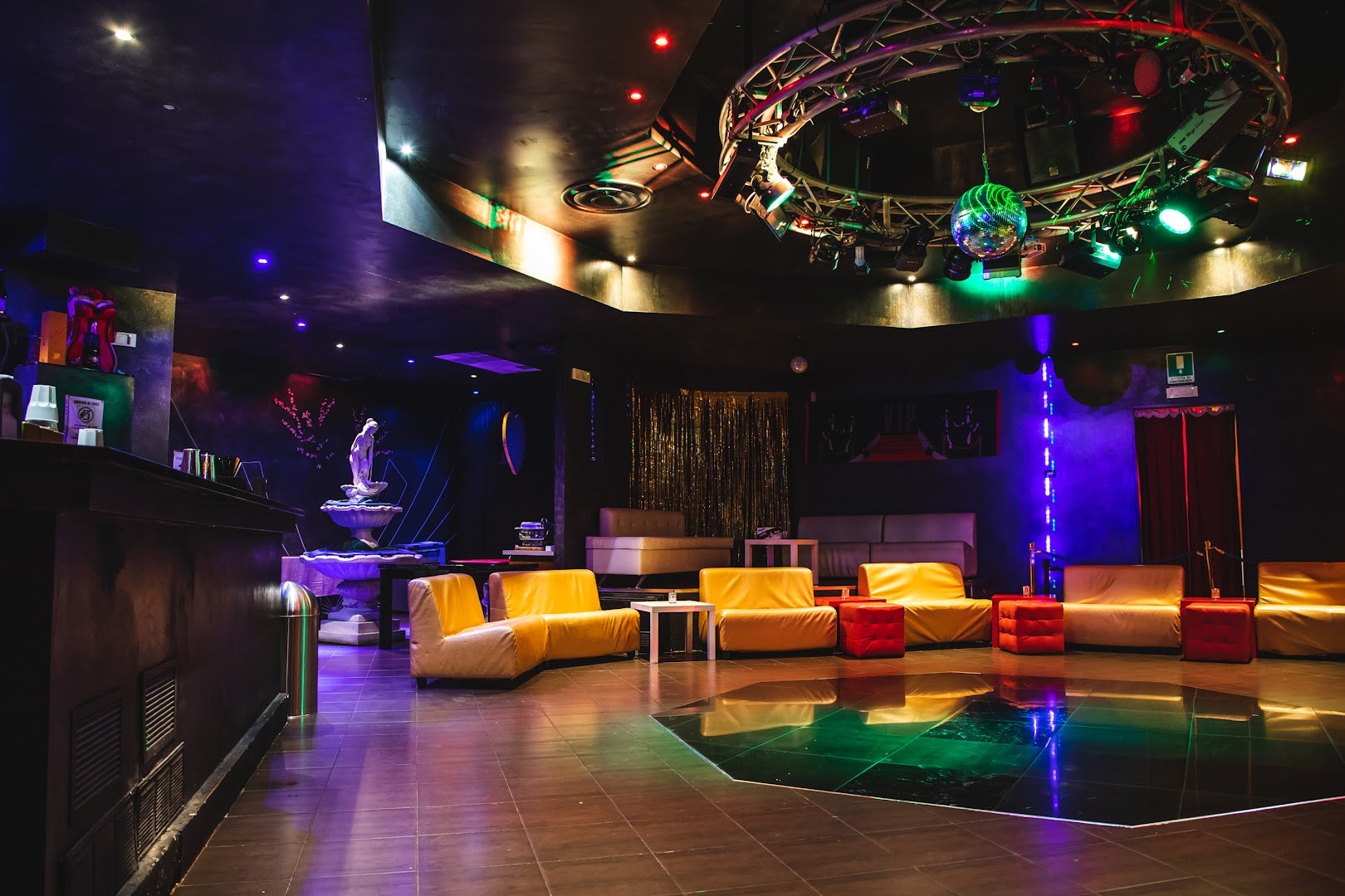 Freelifestyle Club Privè In Milano - Swinger Club in Cusago, Italy
