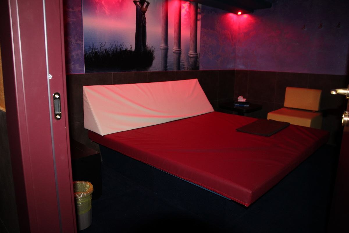 Olimpo 2 - Swinger Club in Forino, Italy