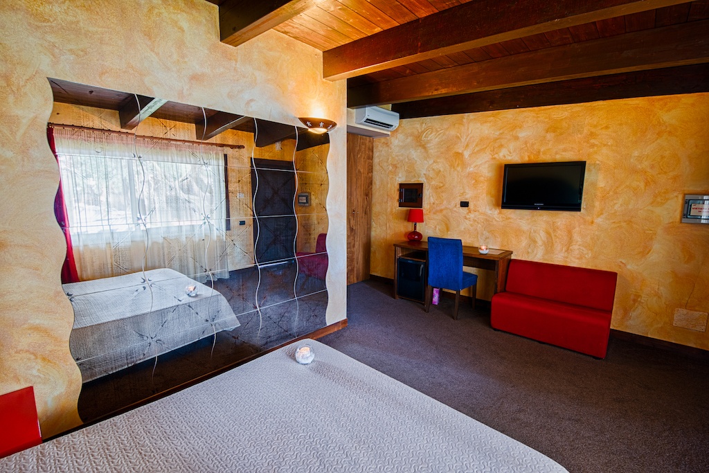 Olimpo Club - Swinger Club in Ladispoli, Italy