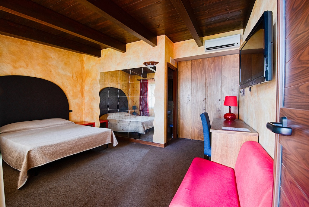Olimpo Club - Swinger Club in Ladispoli, Italy