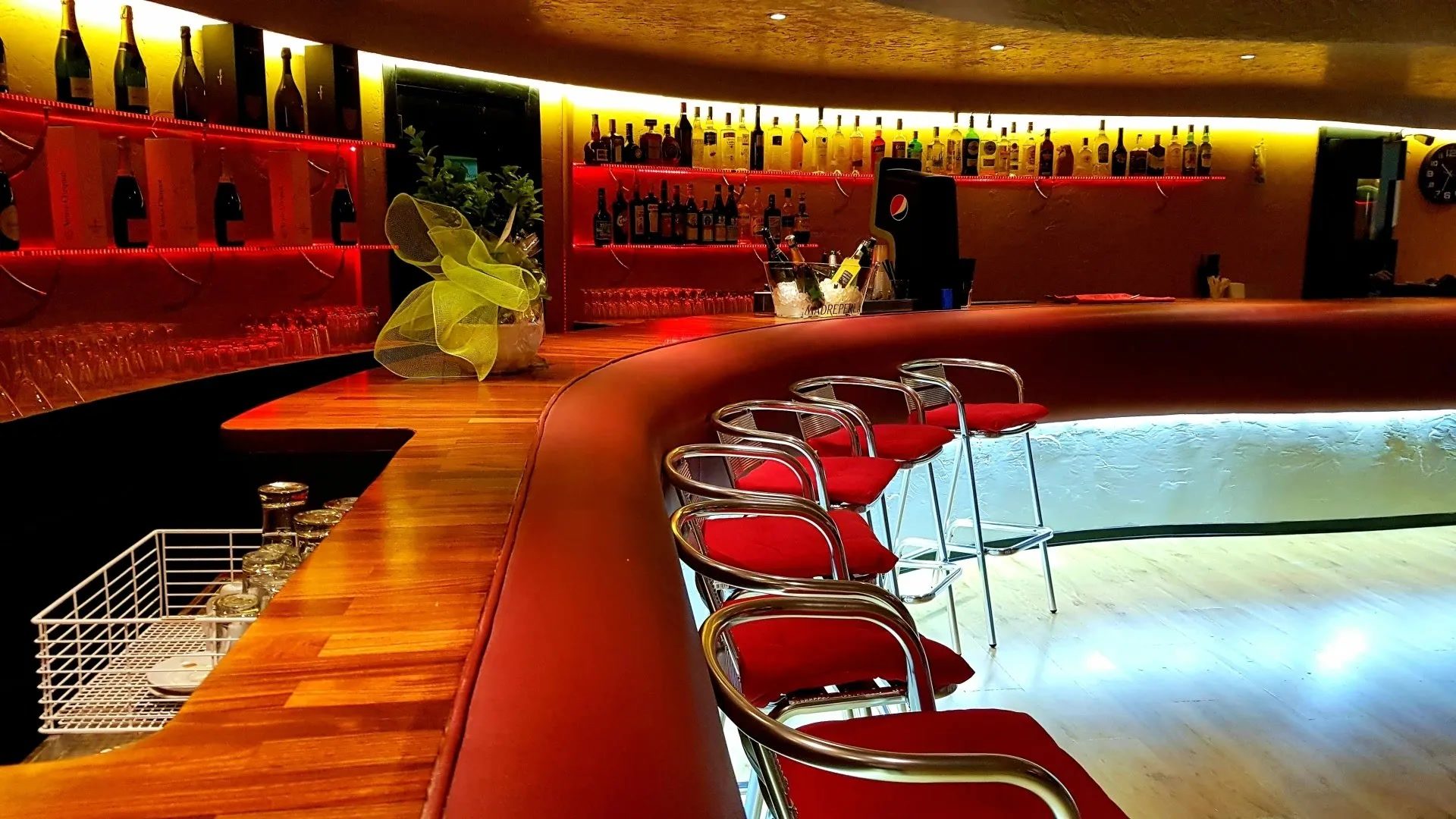 Venus Exclusive Night Club - Nightclub in Marina Di Montemarciano, Italy