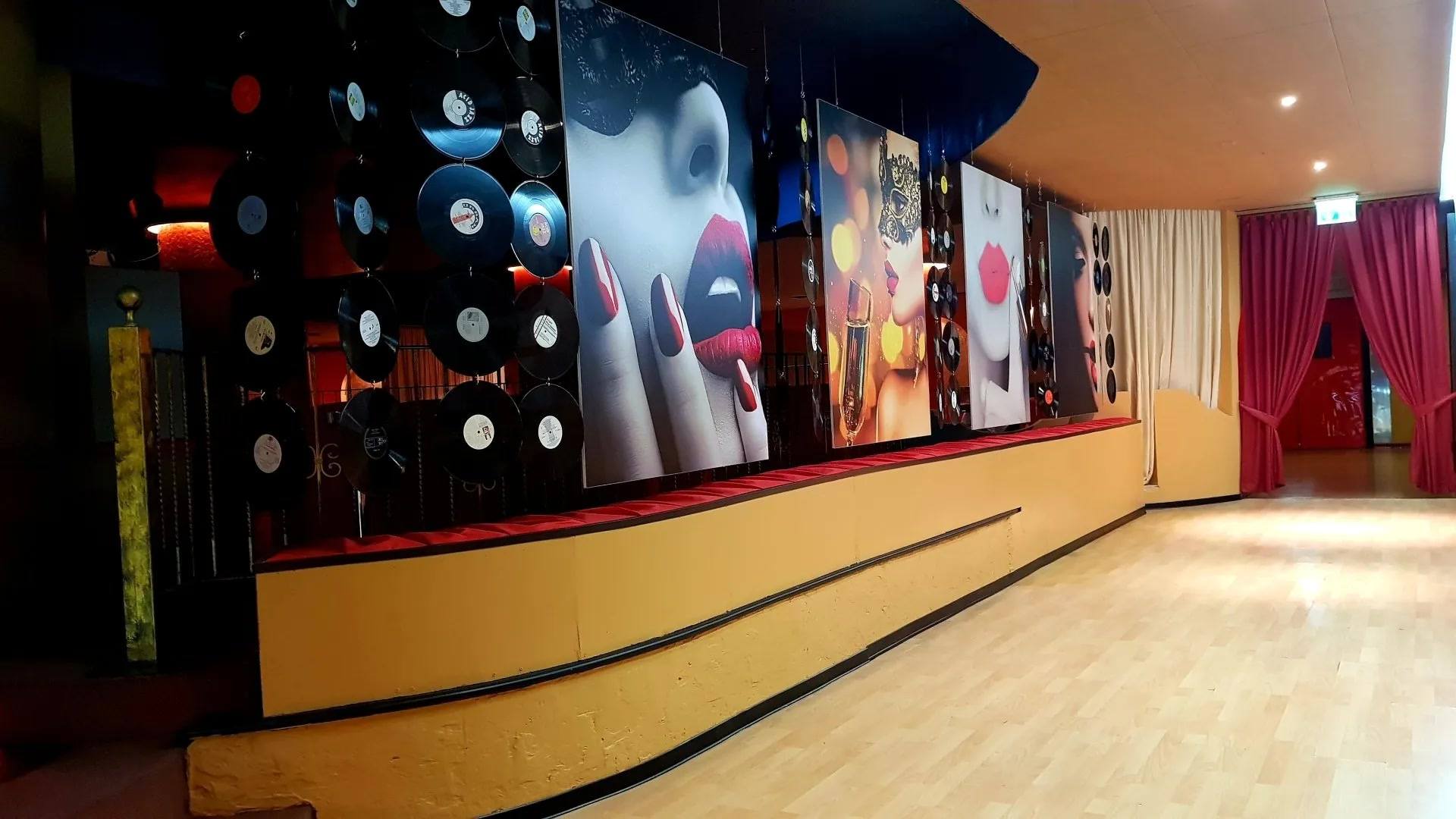 Venus Exclusive Night Club - Nightclub in Marina Di Montemarciano, Italy