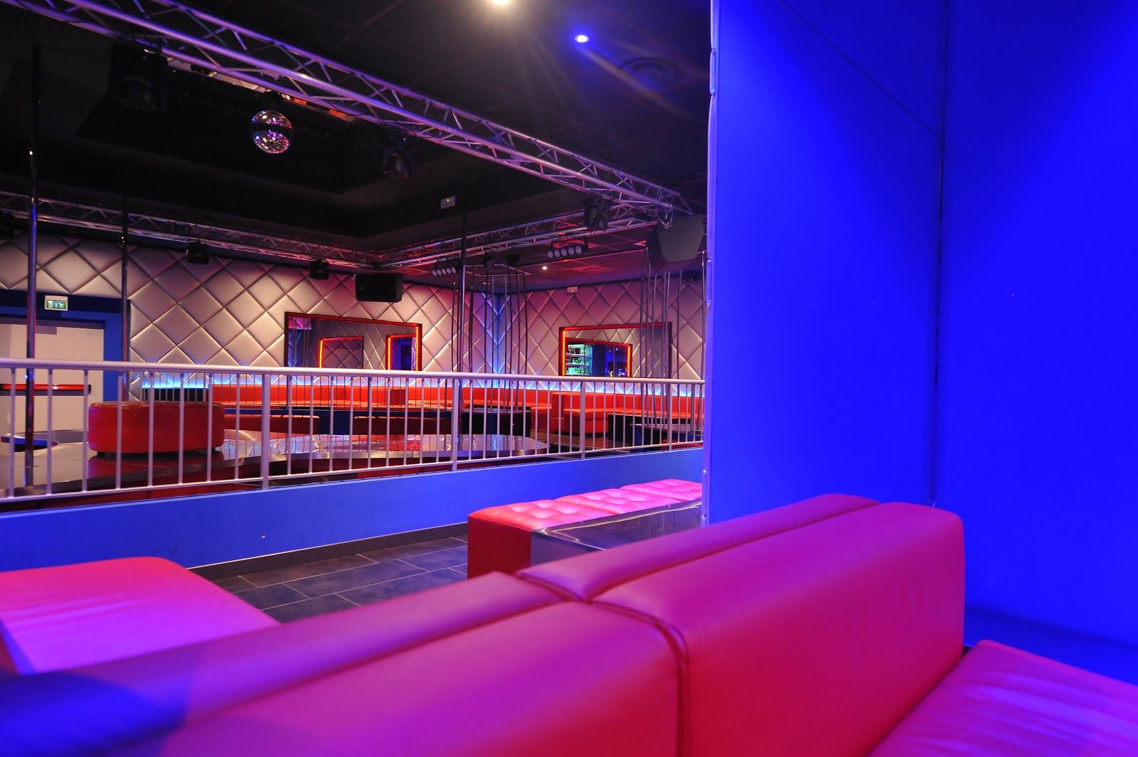 Luxy Club Milano Lap Dance - Nightclub in Milano, Italy