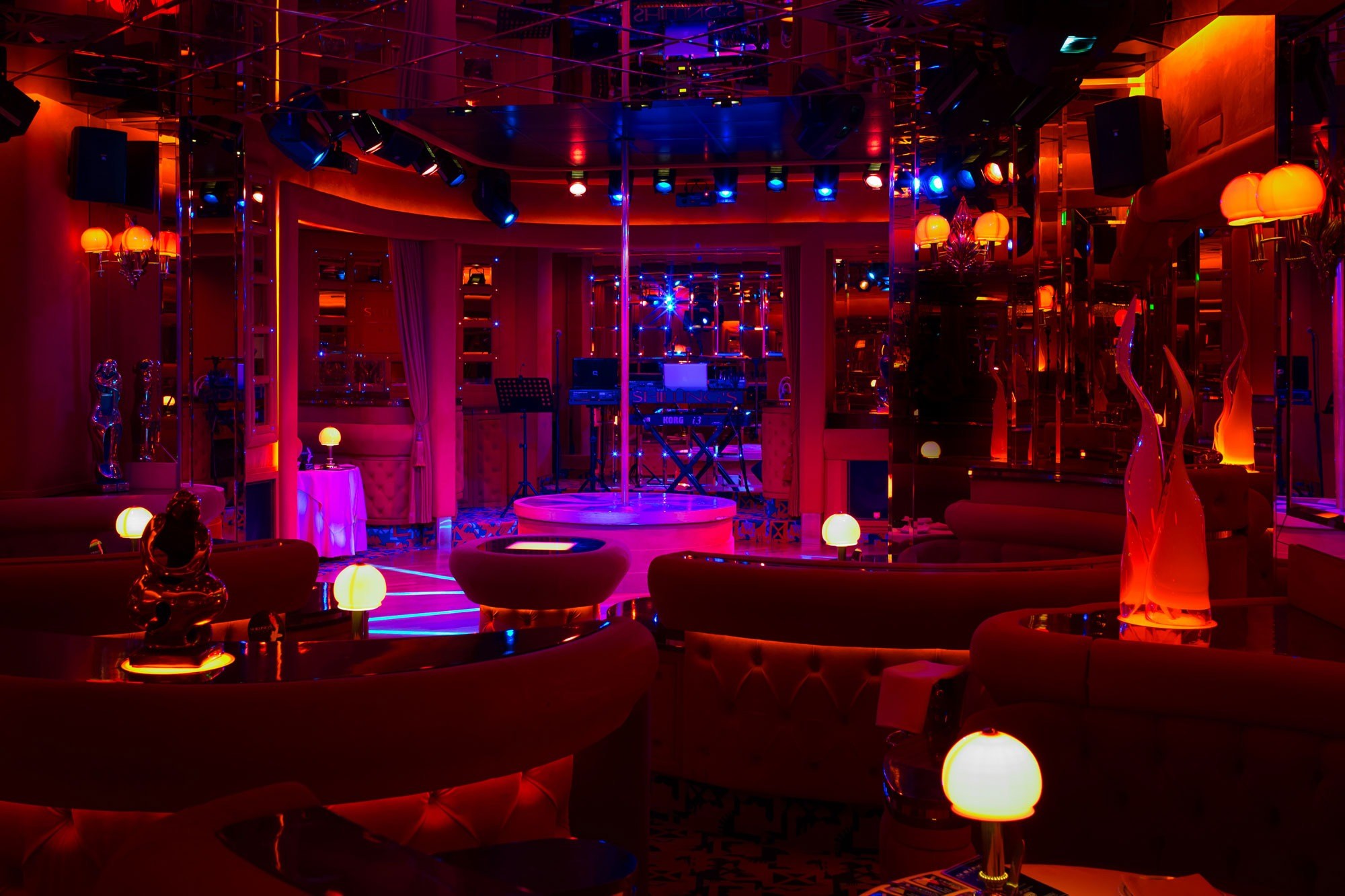 Shilling's Night Club - Nightclub in Milano, Italy