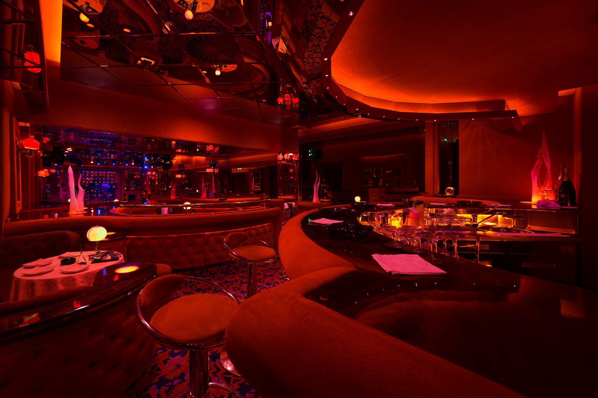 Shilling's Night Club - Nightclub in Milano, Italy