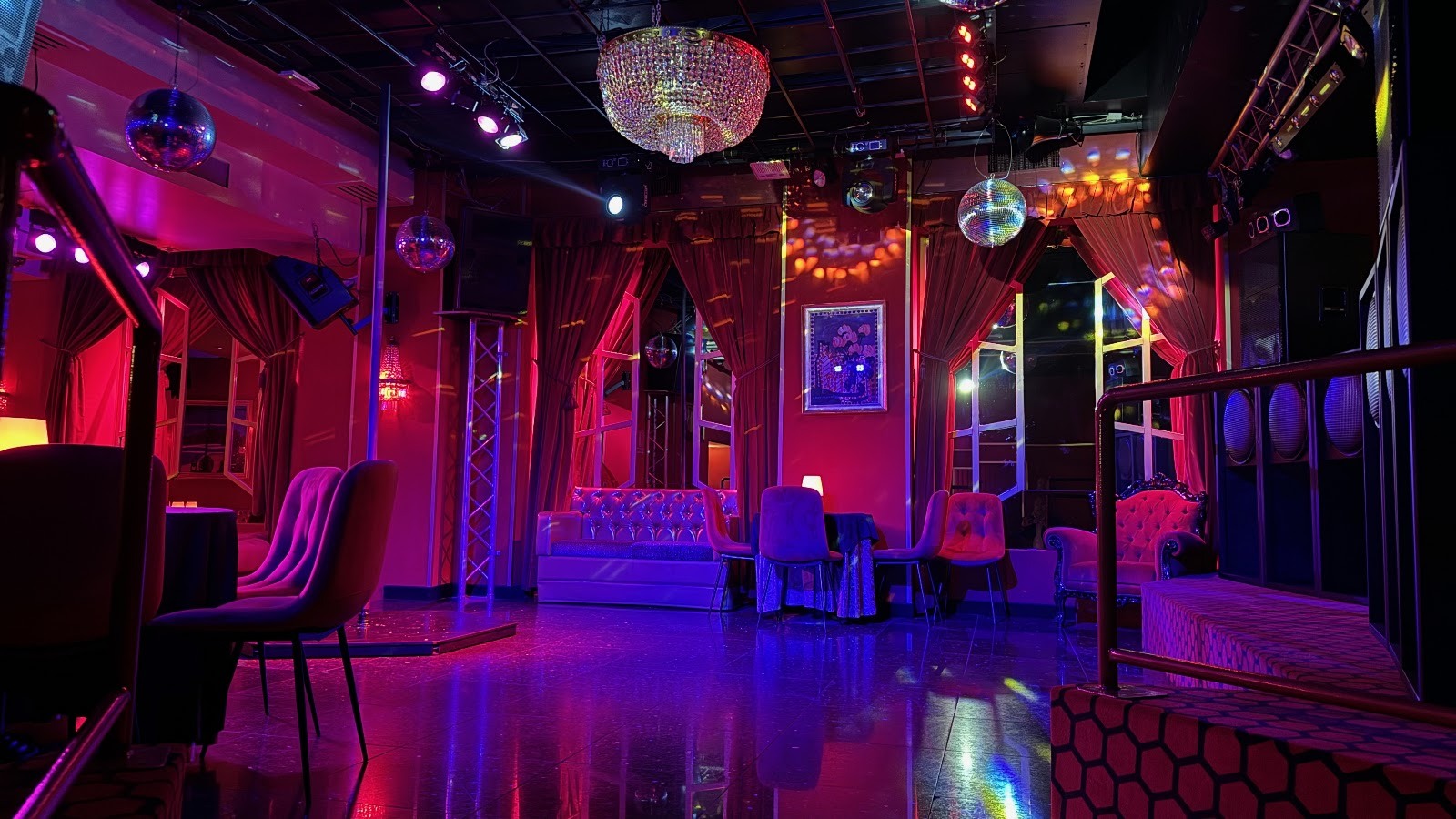 Venus Milano Centro - Luxury Strip Night Club / Vip Area Privé - Location Eventi - Nightclub in Milano, Italy