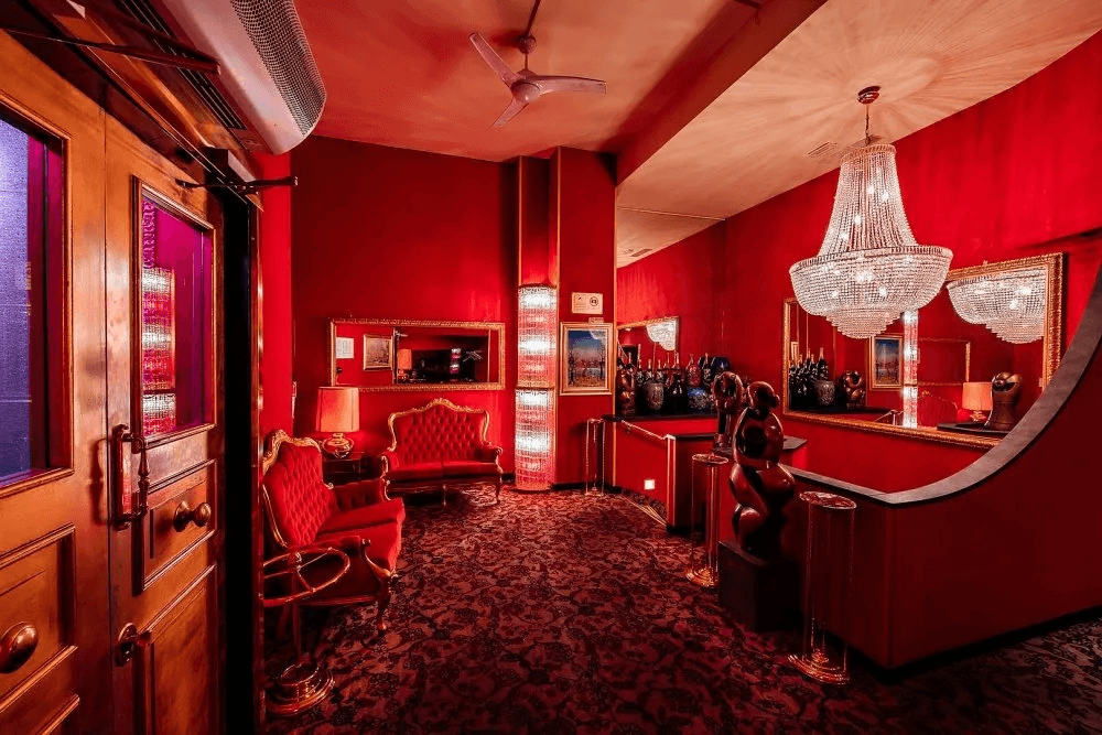 Venus Milano Centro - Luxury Strip Night Club / Vip Area Privé - Location Eventi - Nightclub in Milano, Italy