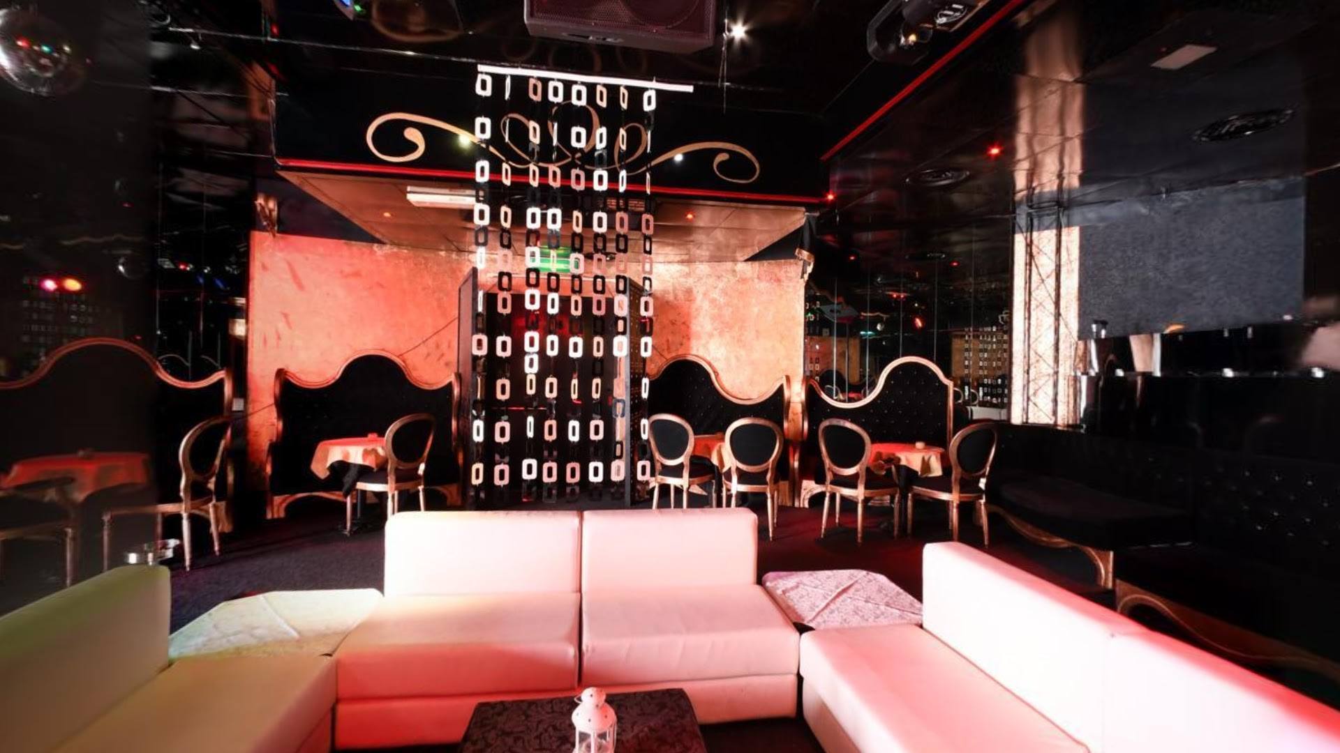 Night Club Le Moulin Rouge - Nightclub in Ponti Sul Mincio, Italy