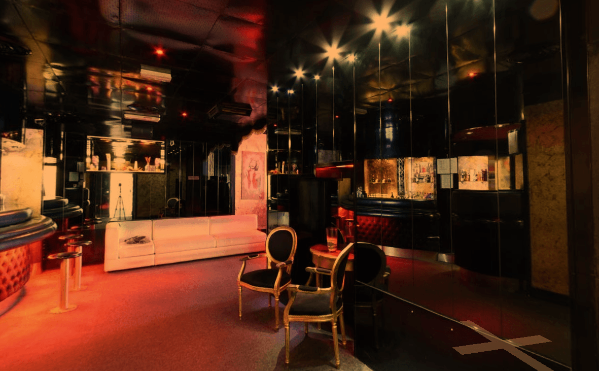 Night Club Le Moulin Rouge - Nightclub in Ponti Sul Mincio, Italy