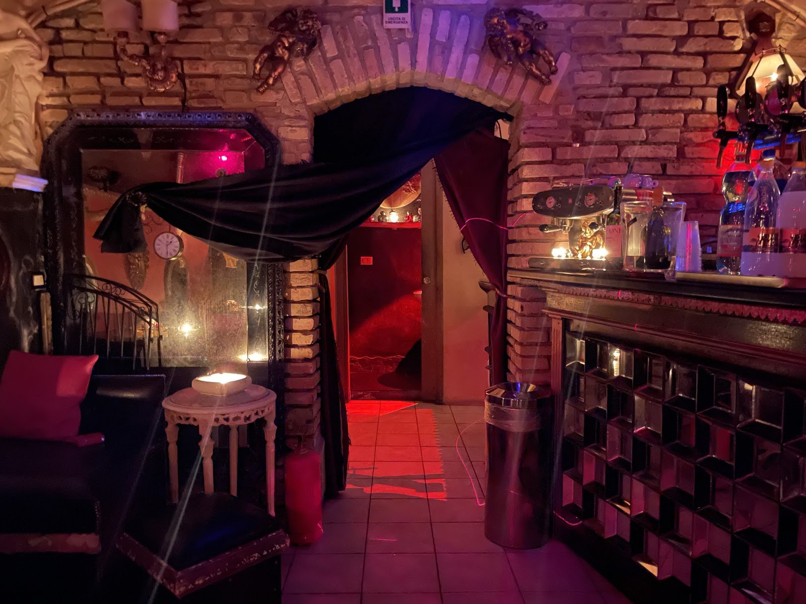 Bad Romance Swingers Club Privè Roma - Swinger Club in Roma, Italy