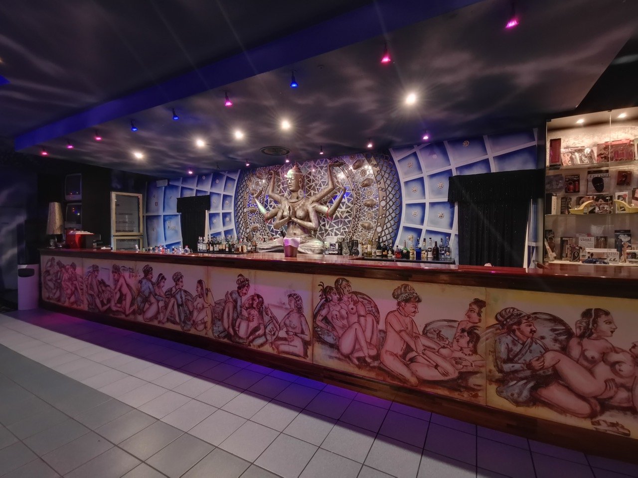 Nirvana Private Club - Nightclub in San Benedetto Del Tronto, Italy