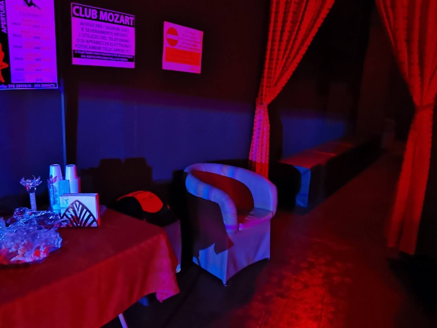 Mozart 2 Club Privè - Nightclub in Sarno, Italy