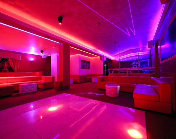 Red Moon Night Club - Nightclub in Vedano Al Lambro, Italy