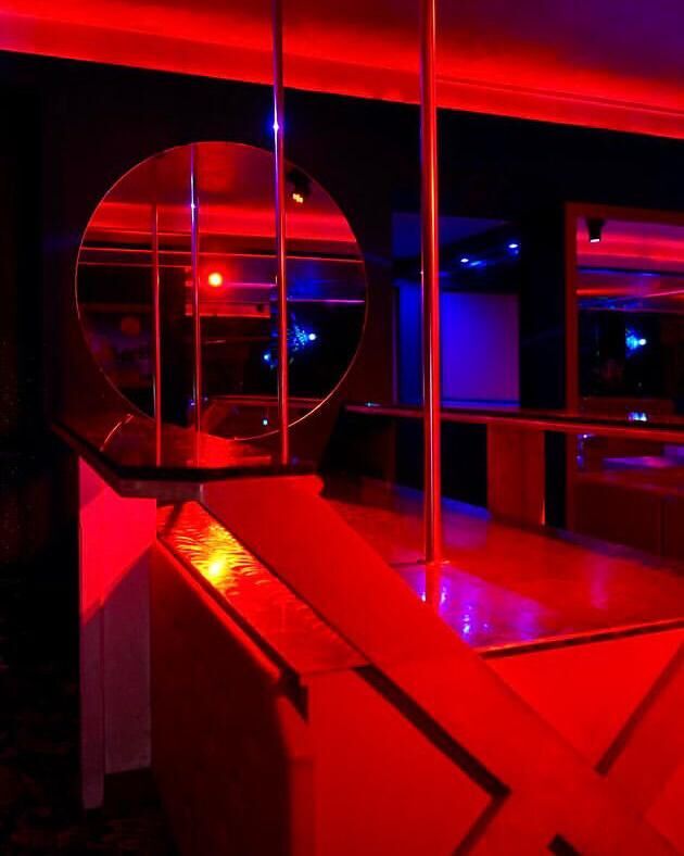 Red Moon Night Club - Nightclub in Vedano Al Lambro, Italy