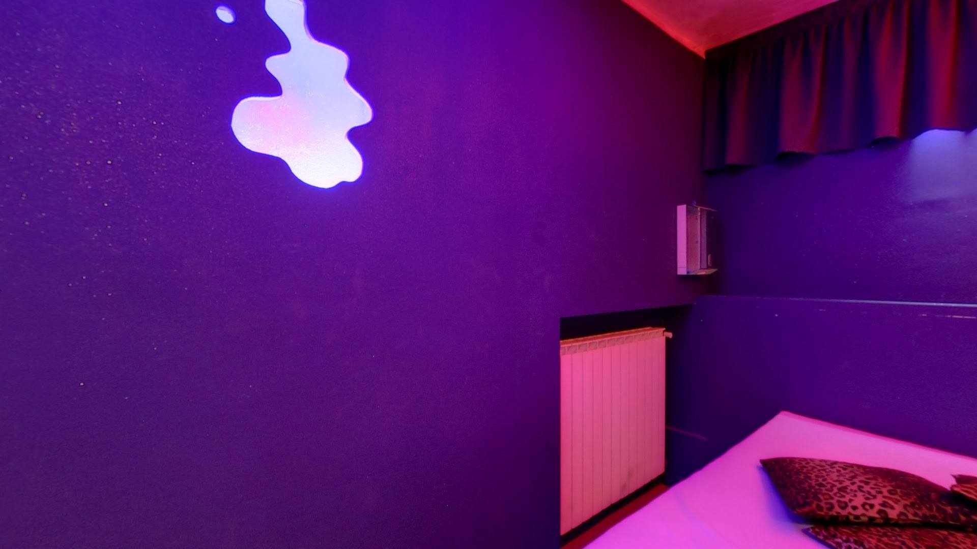Red Moon Night Club - Nightclub in Vedano Al Lambro, Italy