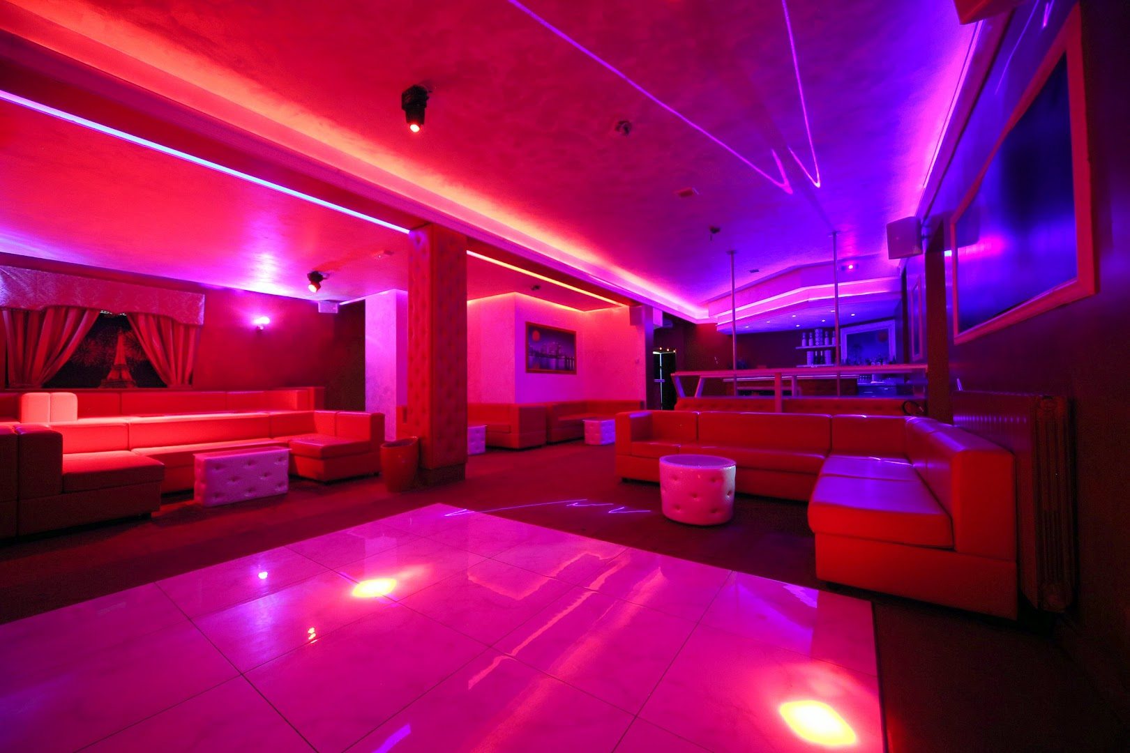 Red Moon Night Club - Nightclub in Vedano Al Lambro, Italy